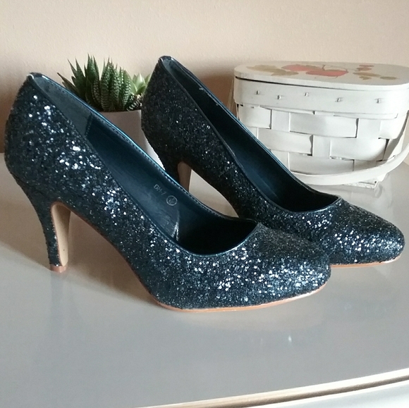 Shoes - Beautiful sparkly navy blue heels